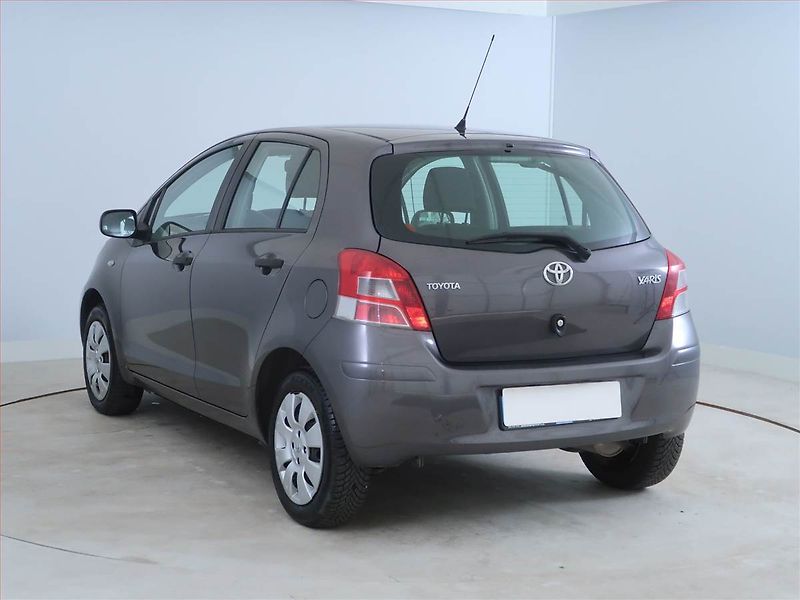 Toyota Yaris (2010) 1.0 VVT-i - fotka 4 z 13
