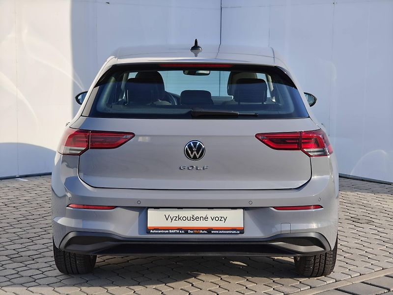 Volkswagen Golf Life 1,0TSi - fotka 20 z 21