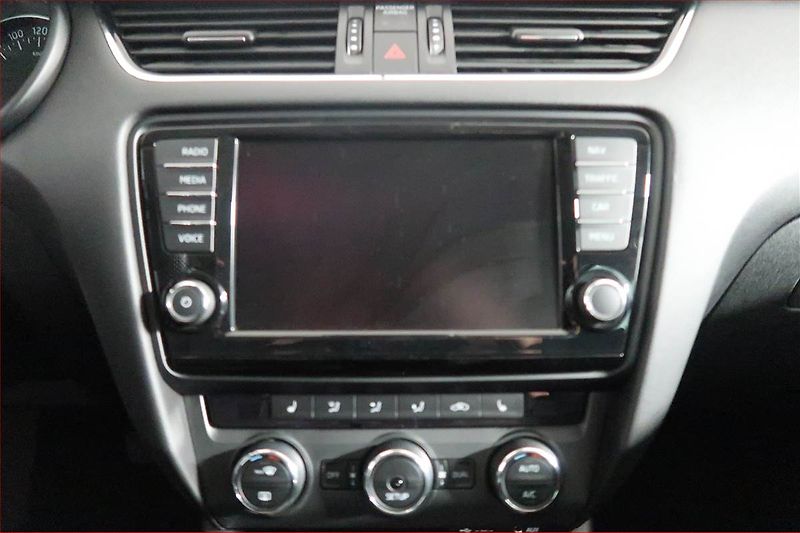 Škoda Octavia (2015) 1.6 TDI, Automat, Kůže, Navi - fotka 12 z 17