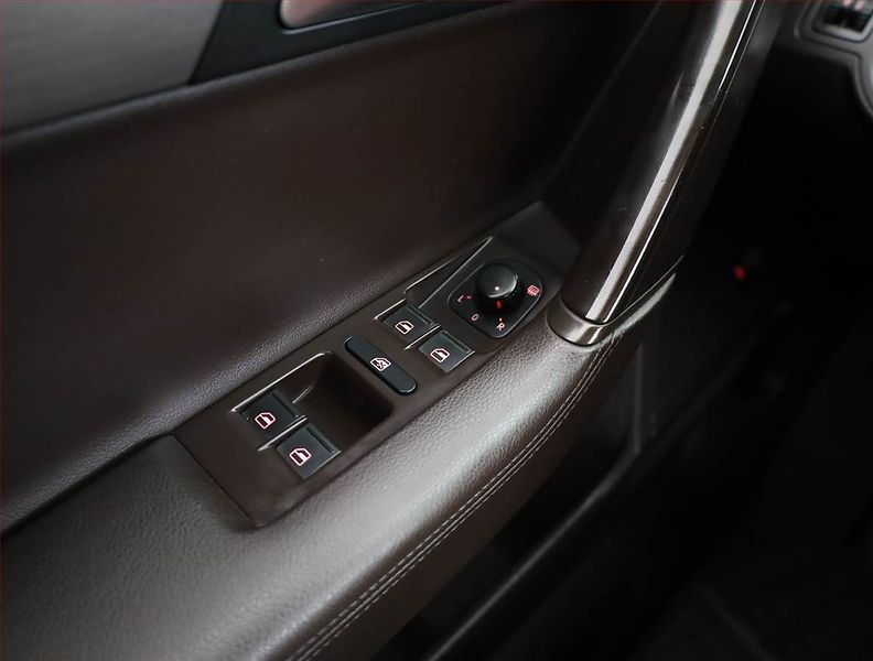 Volkswagen Passat (2014) 2.0 TDI, Navi, Tempomat - fotka 11 z 18