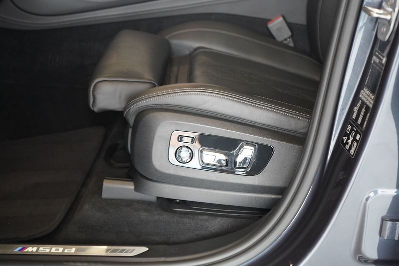 BMW X5 M50d, M Professional, Masáž - fotka 27 z 57