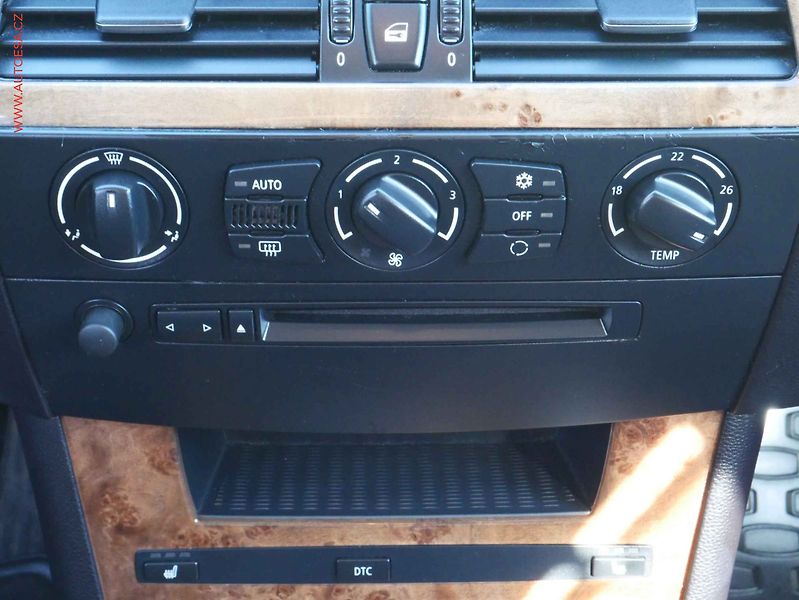 BMW Řada 5 (2005) 2.5i, ČR, AC, xenon - fotka 12 z 15