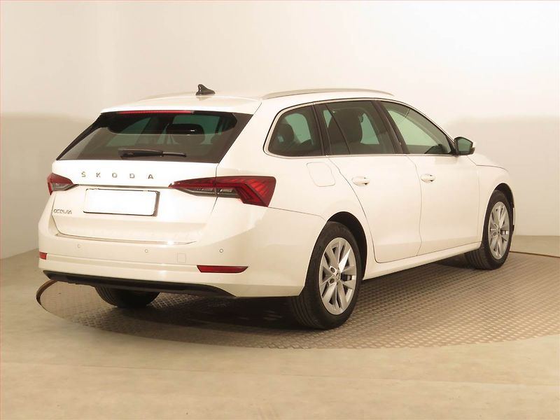 Škoda Octavia (2022) 2.0 TDI, Automat, Serv.kniha - fotka 5 z 16