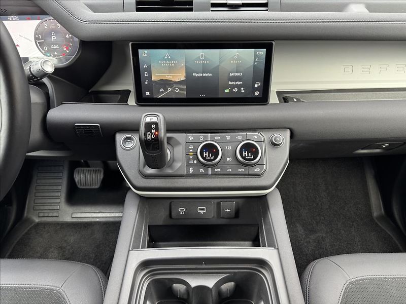 Land Rover Defender 3,0 110 D300 S AWD ZÁRUKA - fotka 16 z 34