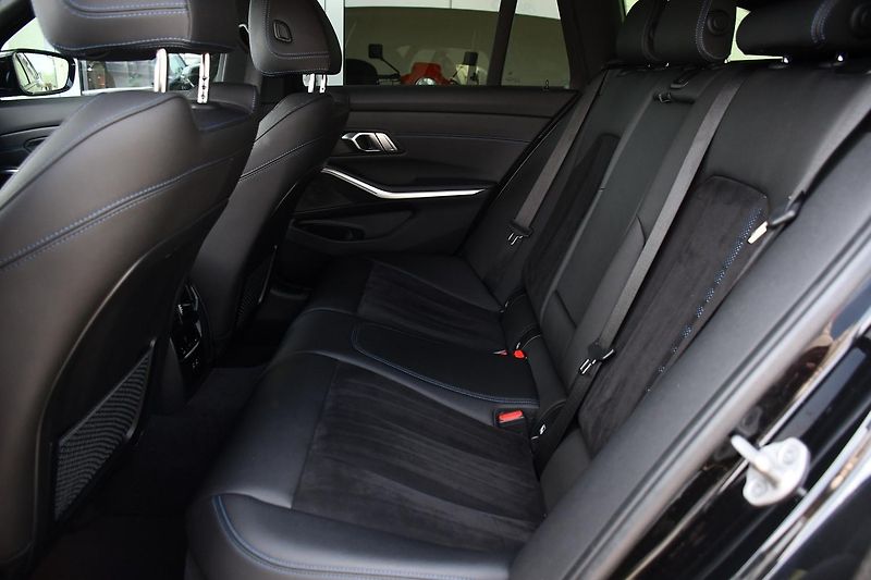 BMW Řada 3 320d xDrive M-SPORT 1M ČR - fotka 12 z 40