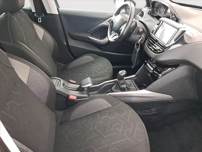 Peugeot 2008 (2018) 1.2 PureTech, Serv.kniha - fotka 9 z 16