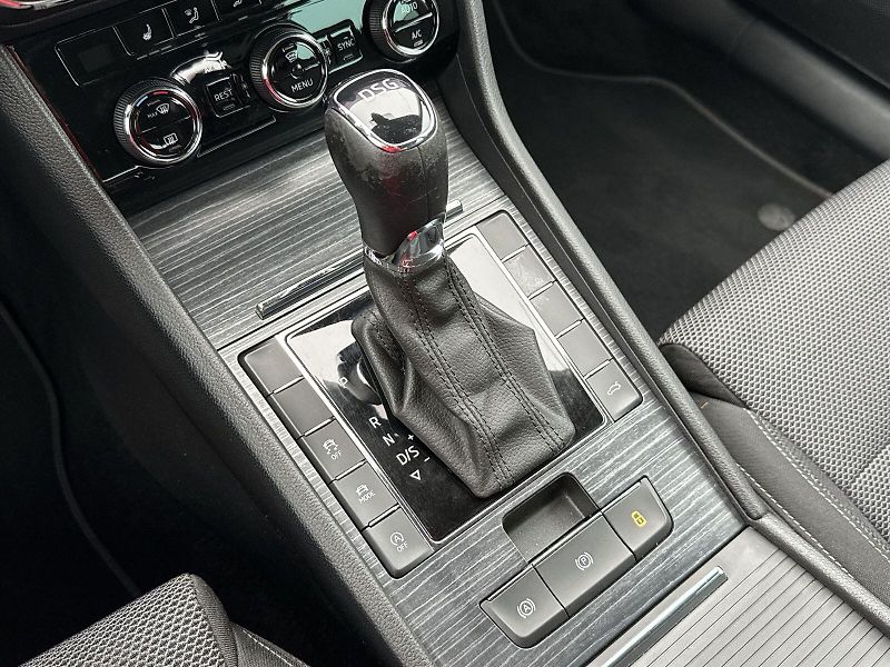 Škoda Superb (2022) Combi 2.0 TDI DSG Style - fotka 24 z 36