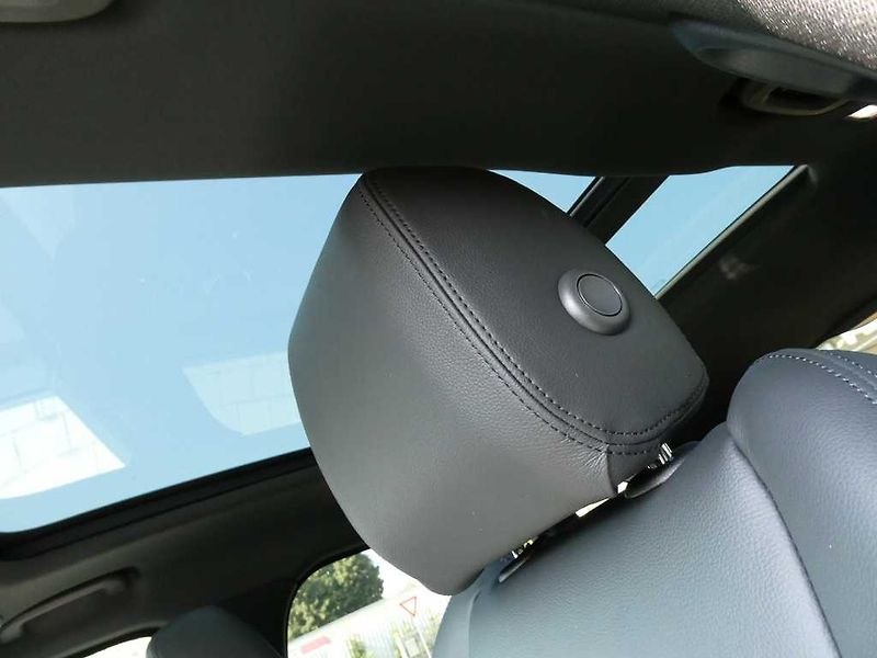 Land Rover Range Rover Velar 3,0 Dynamic SE D300 - fotka 11 z 40