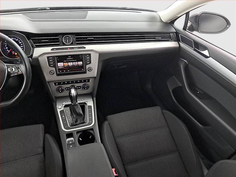 Volkswagen Passat (2015) Business 2.0 TDI, Automat - fotka 8 z 17