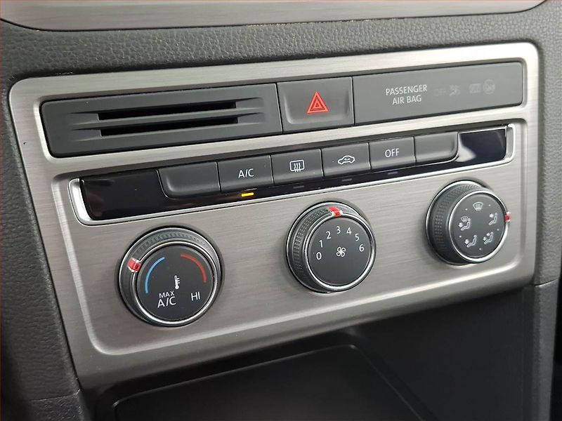Volkswagen Golf Sportsvan (2014) 1.2 TSI, Automat, Pan. střecha - fotka 16 z 19