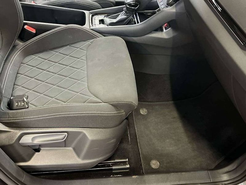 Škoda Karoq (2023) 2.0 TDI 110kW Sportline Exclus - fotka 15 z 20