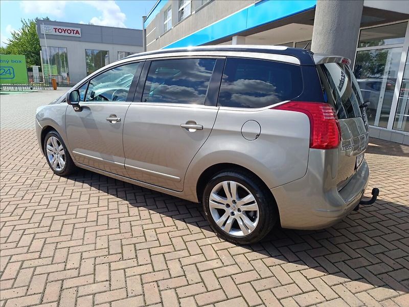 Peugeot 5008 1,6 THP - fotka 7 z 19