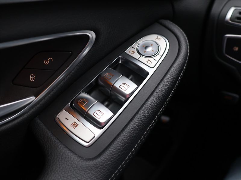 Mercedes-Benz Třídy C 1,6 C180 115 kW Full LED - fotka 15 z 32