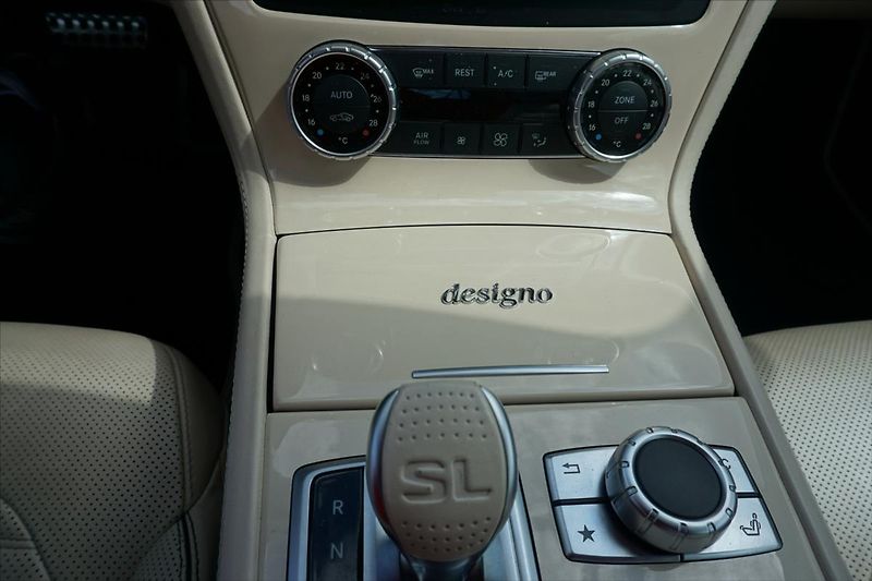 Mercedes-Benz SL 3,0 AMG Designo Edition Masáže - fotka 10 z 31