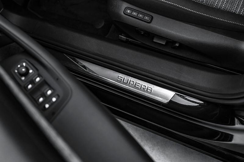 Škoda Superb 2,0 TDI DSG LED Masáž tažné - fotka 19 z 21