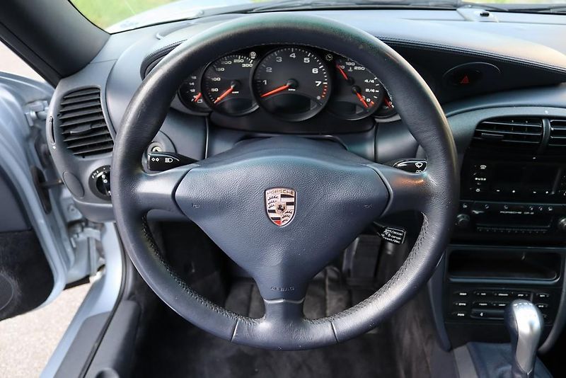 Porsche 911 996 3.4 CARRERA 221kW - fotka 31 z 49