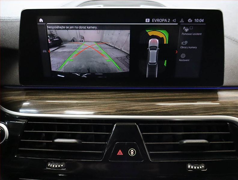 BMW Řada 5 (2019) Luxury Line 530d xDrive, 4X4 - fotka 16 z 25