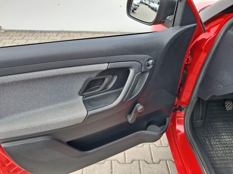 Škoda Fabia 1.2 HTP / 51 kW - fotka 12 z 21