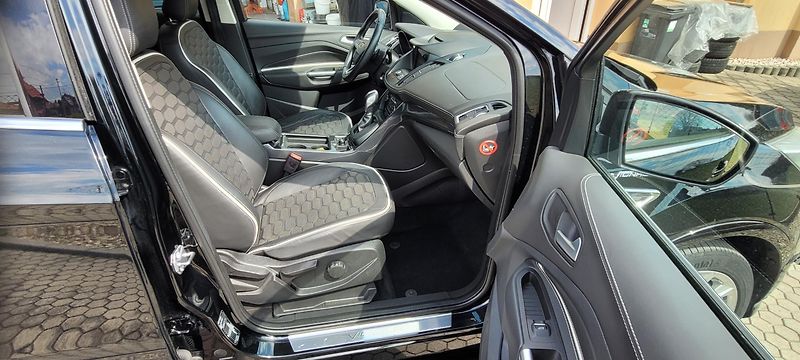 Ford Kuga (2017) 2,0TDCi 132kW DSG 4×4 Vignale  - fotka 16 z 52