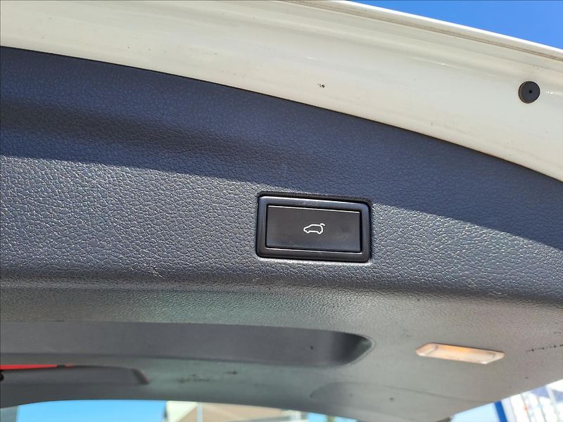 Volkswagen Sharan 2,0 TDI DSG NAVIGACE - fotka 18 z 18