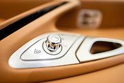 Interiér Bugatti Veyron je na prodej
