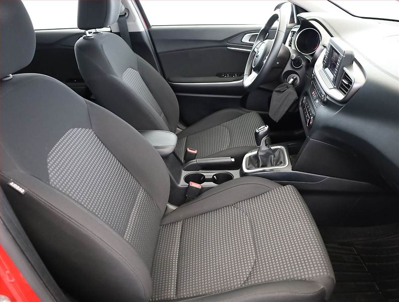 Kia Ceed (2019) 1.4 CVVT, Serv.kniha, Tempomat - fotka 7 z 18