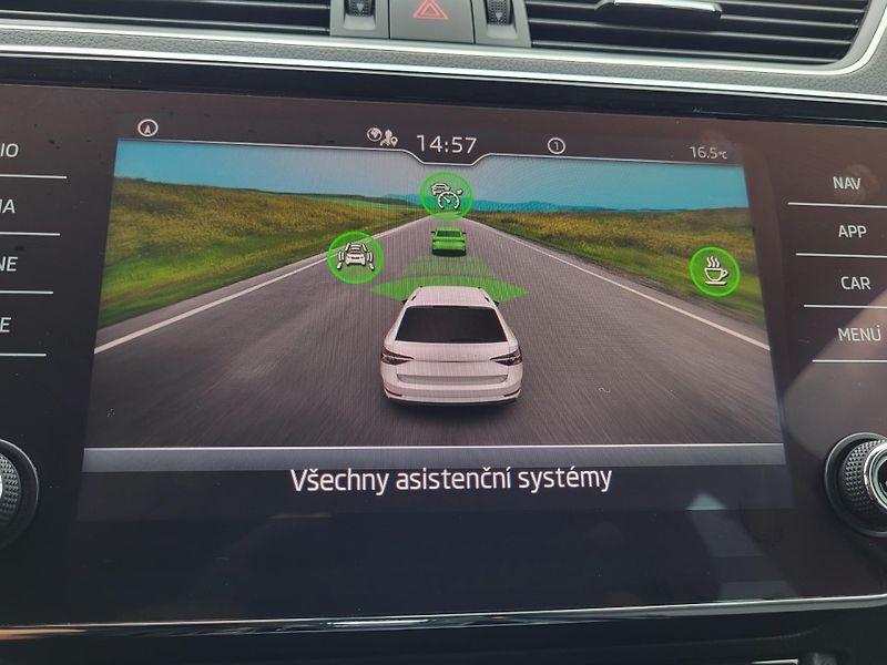 Škoda Superb III FL combi 2.0 TDi DSG STYLE - fotka 17 z 50