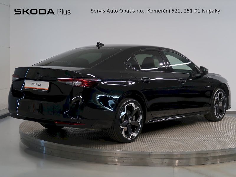 Škoda Superb (2025) SPORTLINE 2.0TSI 195KW 4x4 DSG - fotka 2 z 48