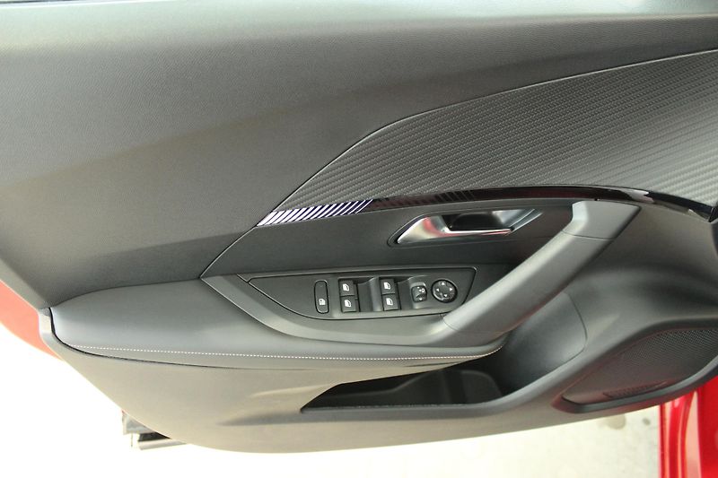 Peugeot 2008 (2026) 2008 ALLURE Hybrid 110 e-DCS6 - fotka 15 z 17