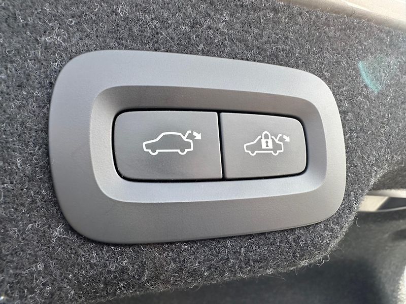 Volvo S90 (2018) D5 INSCRIPTION AWD  - fotka 34 z 34