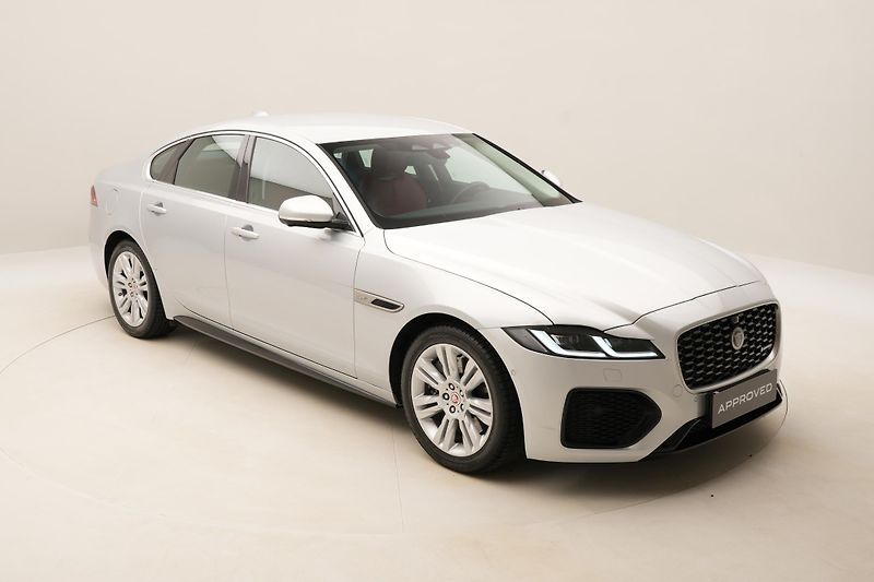 Jaguar XF P300 R-DYNAMIC S AWD AUT CZ - fotka 16 z 44