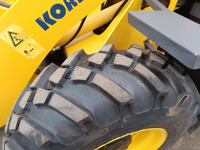 Komatsu (2004)  WA 85-3 4X4 - fotka 6 z 19