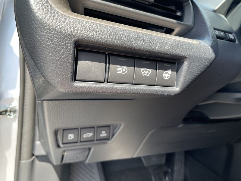 Toyota Prius 2.0 Plug-in Hybrid Prestige - fotka 26 z 30