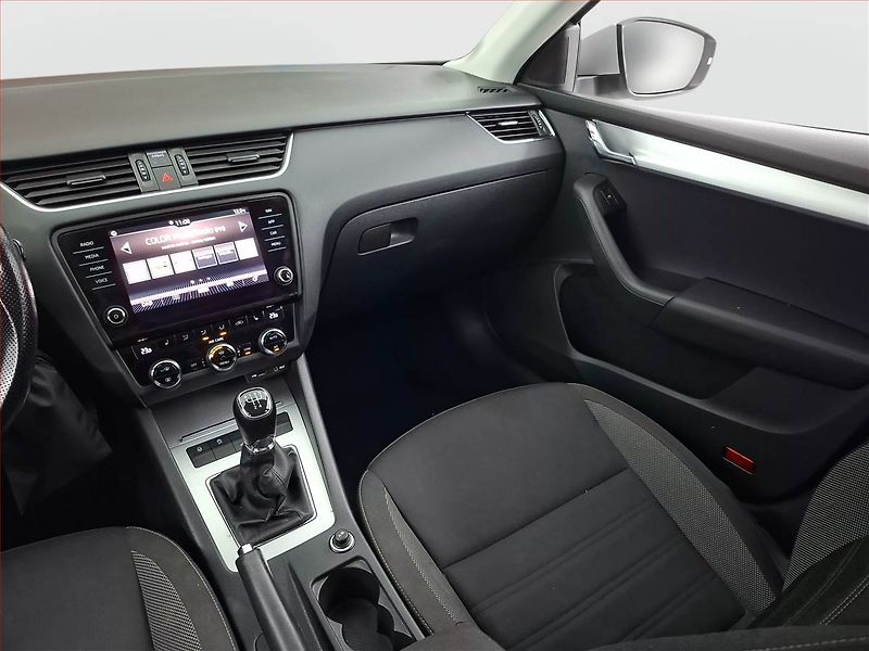 Škoda Octavia (2017) 1.6 TDI, Navi, Tempomat - fotka 8 z 19