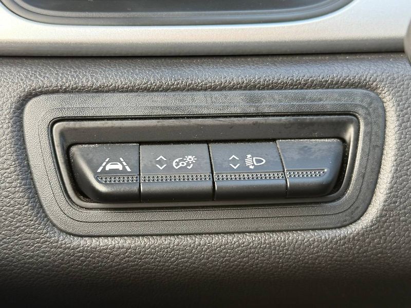 Renault Captur (2022) 1.0 TCe 67 kW ZEN - fotka 19 z 22