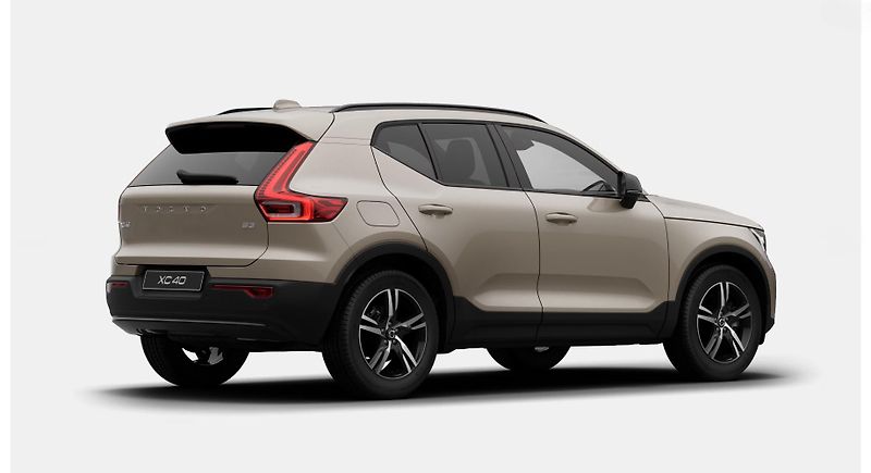 Volvo XC40 (2026) B3 DARK PLUS AUT - fotka 5 z 12