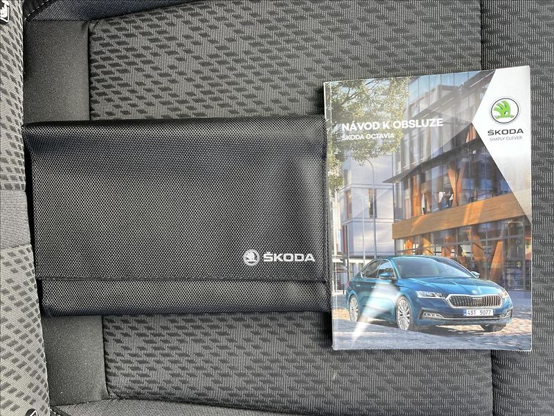 Škoda Octavia 2,0 TDI Combi Style Plus ACC - fotka 18 z 23