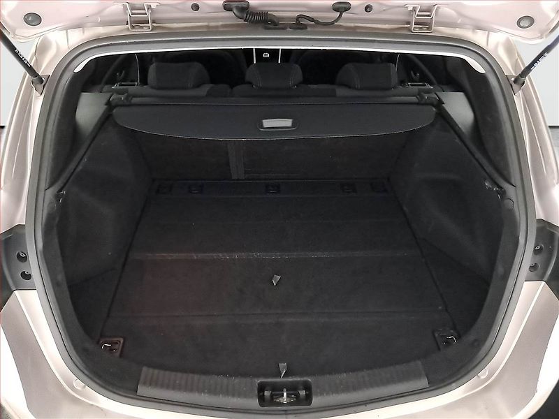 Hyundai i30 (2015) Weekend 1.6 GDI, Serv.kniha - fotka 14 z 19