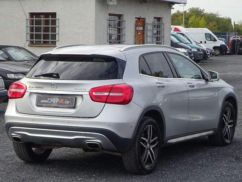 Mercedes-Benz GLA 200d 100kW 4MATIC PANORAMA  - fotka 28 z 40