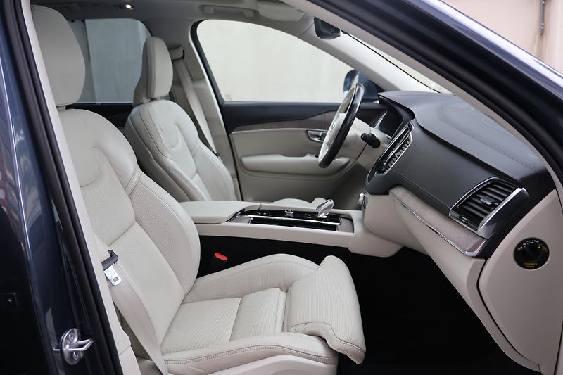 Volvo XC90 (2022) Inscription, B5 AWD - fotka 10 z 26