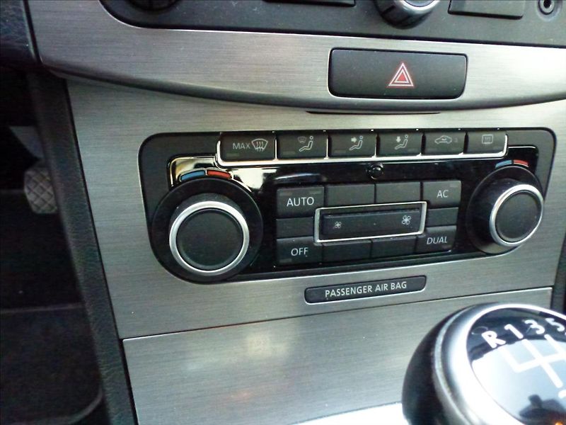 Volkswagen Passat 1,6 TDI Serviska, TOP STAV !!! - fotka 35 z 60