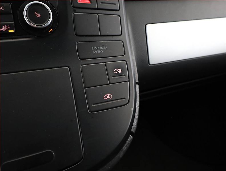 Volkswagen Multivan (2010) Comfortline 2.0 TDI 4Motion - fotka 12 z 17
