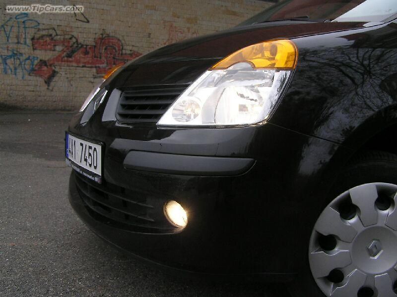 I přes vyšší stavbu karoserie je vůz překvapivě stabilní v zatáčkách, když se minimálně naklání.