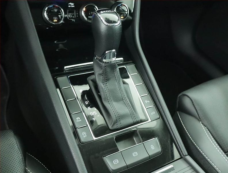 Škoda Superb (2023) Laurin&Klement 2.0 TDI - fotka 13 z 27