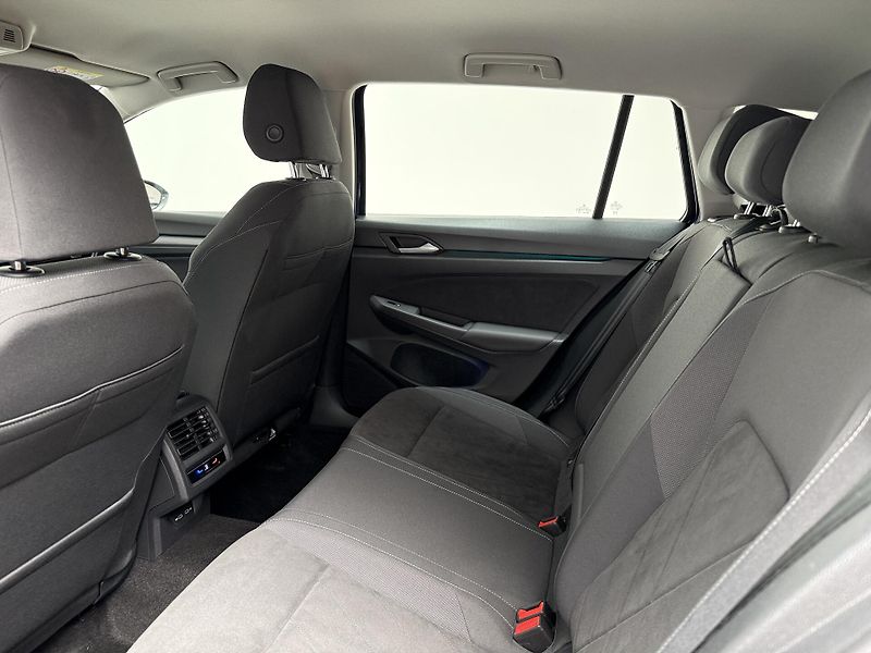 Volkswagen Golf 1.5 TSI EVO 110kW mHEV Style D - fotka 12 z 13