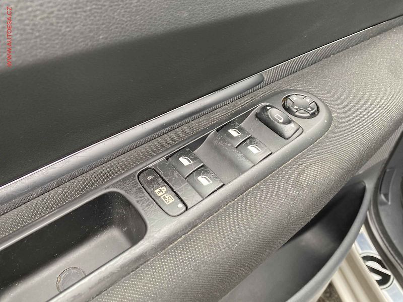 Peugeot 5008 (2011) 1.6 HDi, AC, temp - fotka 13 z 15
