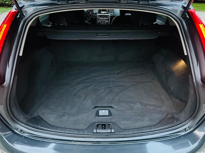 Volvo V60 2.0D3 5V AUT VÝHŘEV SERVISKA - fotka 21 z 47