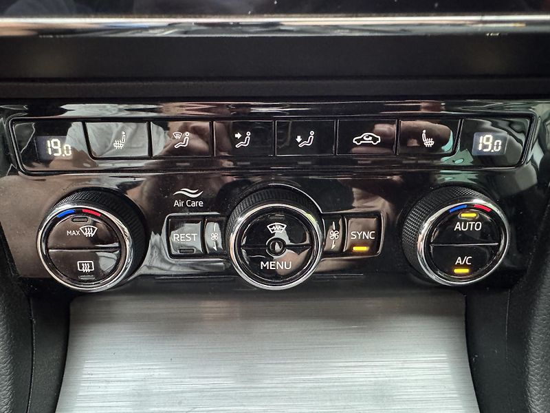Škoda Superb (2021) 2.0TDI STYLE+ ACC NAVI LED ČR - fotka 25 z 27