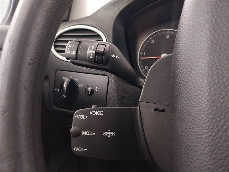 Ford Focus (2005) 1.6 TDCi, po STK, Tažné, Klima - fotka 16 z 19