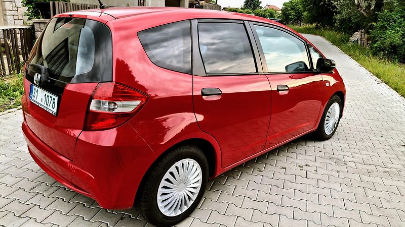 Honda Jazz 1.2 benzin 66 kw Facelit - fotka 2 z 36